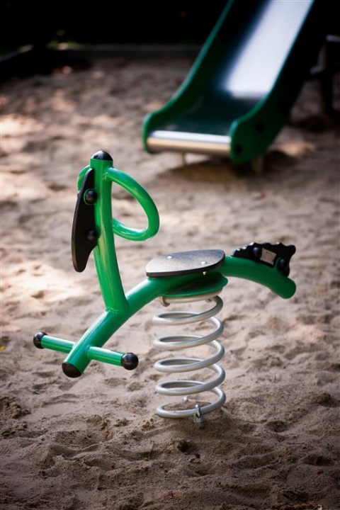 Lars Laj παιδότοπων, Κουνιστές & τραμπάλα