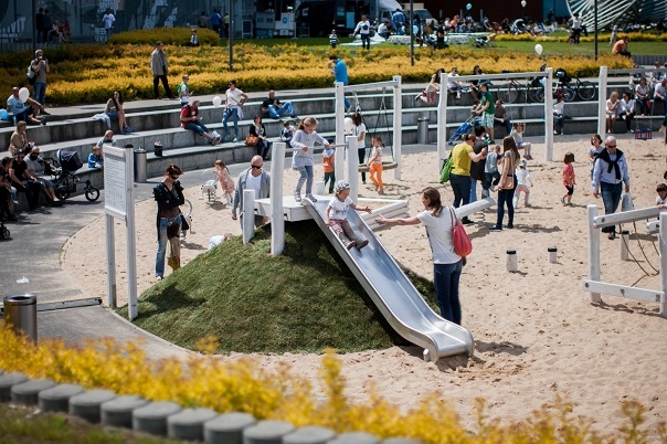 Lars Laj παιδότοπων, Τσουλήθρες